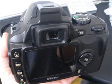 ［Nikon D40X］開封してレンズを装着しました