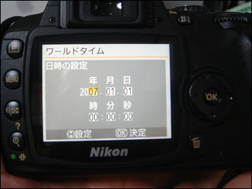 ［Nikon D40X］準備編：ストラップ、バッテリー、メモリカードを装着
