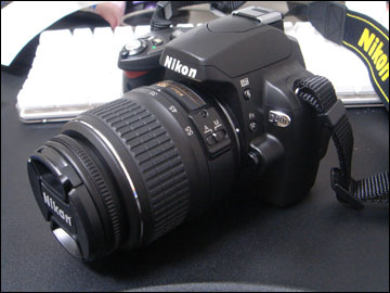 [Nikon D40X]準備編：ストラップ、バッテリー、メモリカードを装着：デジタル一眼レフ：サムリのブログ